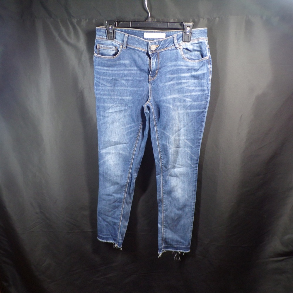 STRAIGHT LEG, HIGH RISE JEANS